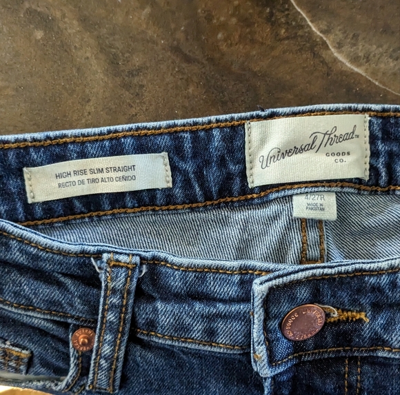 Universal Thread Woman's High Rise Slim Straight Distressed Knee Jeans - Picture 6 of 6